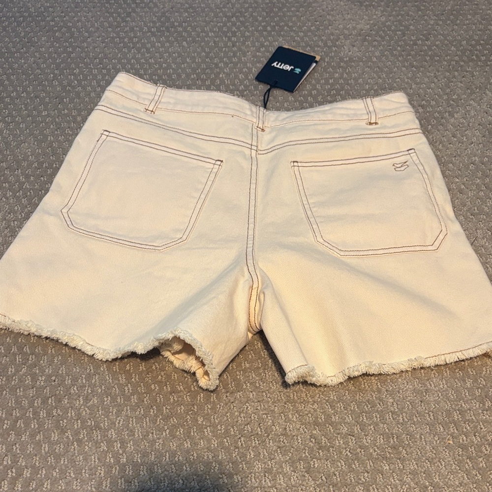 NWT Jetty Chic Cream Denim Shorts - Picture 3 of 3